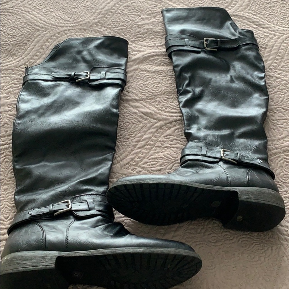 Black boots past the knee